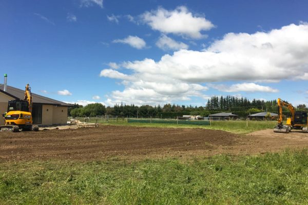 Thornz Landscapes Dropping Top Soil In Preparation For Lawn And Turf Planting